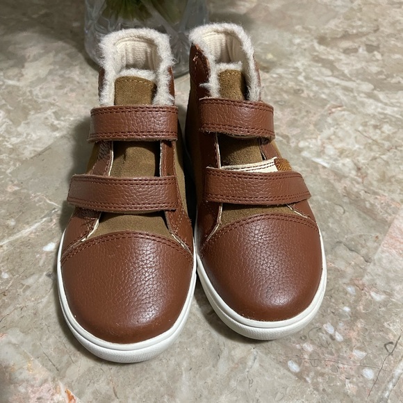 Gently used  toddler Ugg shoes. Super stylish! - Picture 2 of 5
